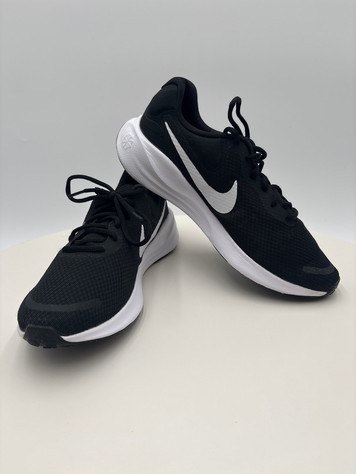 Nike Revolution